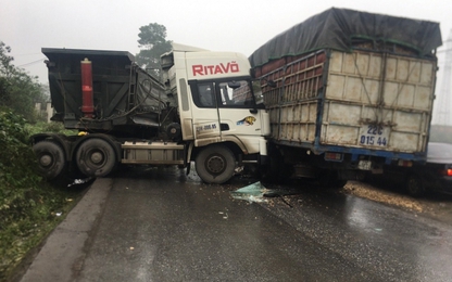 Phú Thọ: Đầu kéo đấu đầu xe tải, 1 người nhập viện