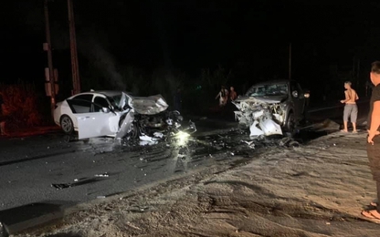 [Clip] Hà Giang: 2 ô tô đấu đầu kinh hoàng, 2 người tử vong