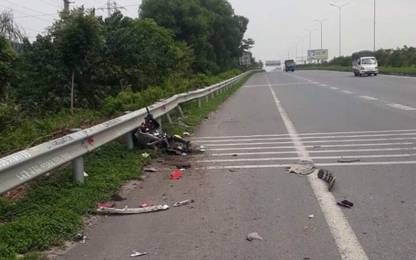 Video: Cận cảnh "xe điên" kéo lê xe máy trên QL1 Bắc Ninh