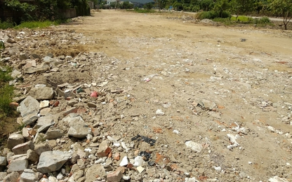 Nghệ An: Nền đường phố được đắp bằng rác thải xây dựng