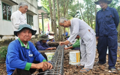 Biệt đội “lão nông” xây cầu đường thiện nguyện ở Lai Vung