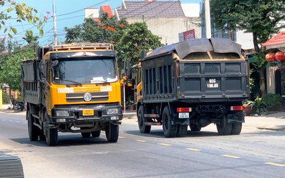 Xe chở cát quá tải lộng hành trên Đường tỉnh 609 ở Quảng Nam