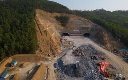 Đào thông tuyến hầm lớn nhất trên cao tốc Nghi Sơn - Diễn Châu