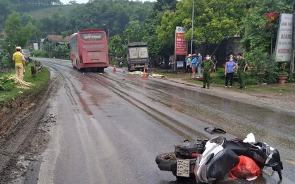 Tuyên Quang: Giật mình trượt ngã, 3 người bị xe tải cán tử vong