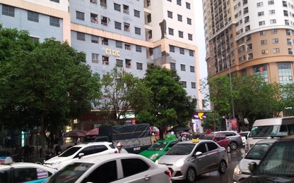 Tận thấy hàng trăm ô tô vi phạm “bức tử” lòng đường Nghiêm Xuân Yên, Hà Nội