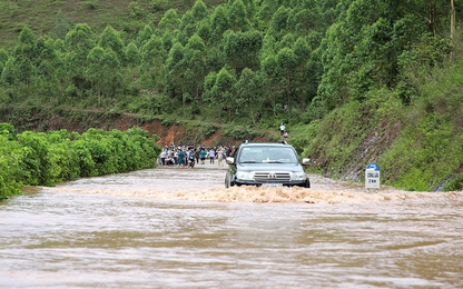 Bắc Giang: Mưa lũ đầu mùa nhiều tuyến đường ngập sâu
