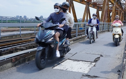 Đề nghị phạt chủ phương tiện cố tình qua cầu Long Biên dù bị cấm