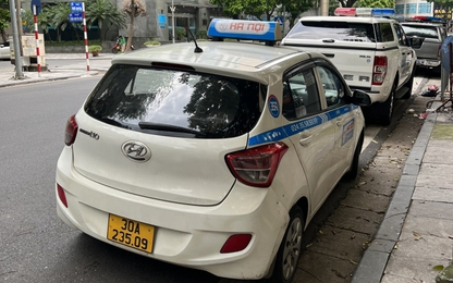 Triệu tập lái xe taxi Hà Nội “chặt chém” khách du lịch