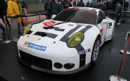 Xe hơi Porsche 911 RSR được chế tạo từ Lego