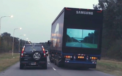 Thử nghiệm hệ thống màn hình hiển thị giao thông sau xe tải