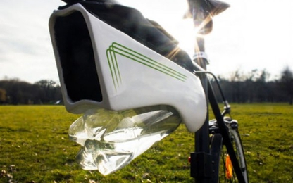 Độc đáo hệ thống lấy nước sạch treo trên xe đạp