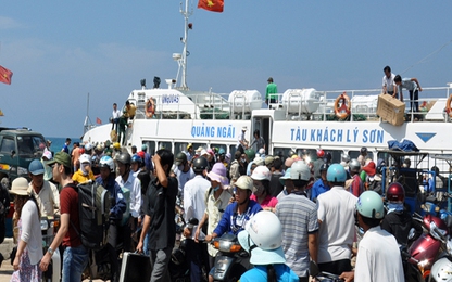 Hơn 200 du khách kẹt ở đảo Lý Sơn đã vào đất liền