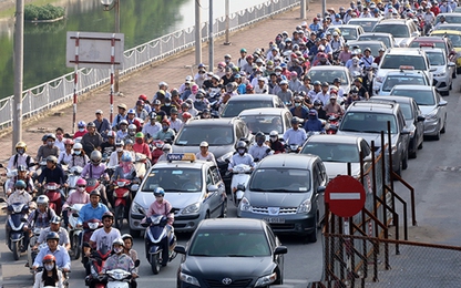 Báo nước ngoài: 'Người Việt Nam bắt đầu mua ôtô thay xe máy'