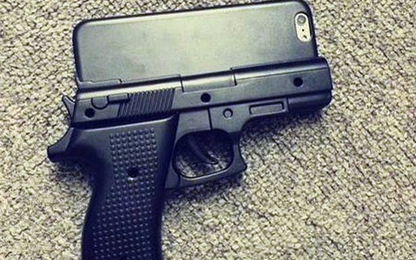 Vỏ iPhone hình khẩu súng khiến sân bay náo loạn