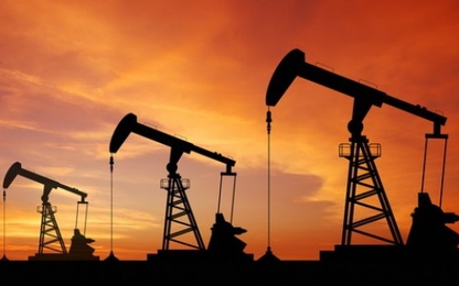 Giá dầu giảm mạnh vì lo nguồn cung dư thừa