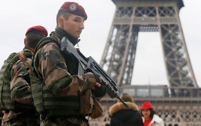 Hậu khủng bố Paris, thanh niên Pháp xếp hàng xin nhập ngũ