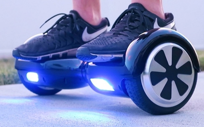 Xe hai bánh hoverboard tiếp tục bị cấm trên... máy bay