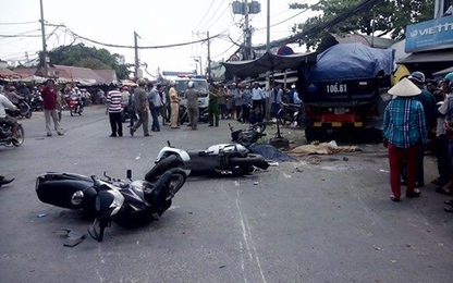 Ôtô lao vào chợ ở Hồ Chí Minh, 2 người tử vong