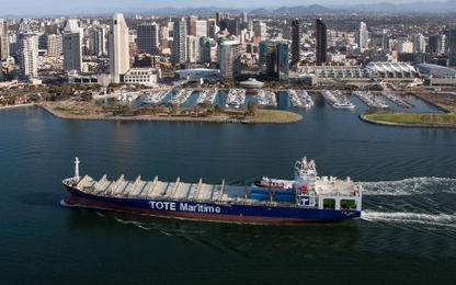 Bàn giao tàu biển container "khủng" chạy bằng nhiên liệu LNG