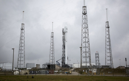 SpaceX không mong đợi hạ cánh thành công tên lửa mang vệ tinh viễn thông
