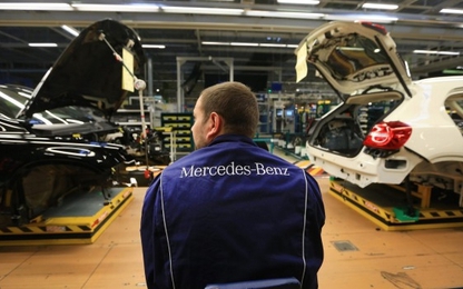 Tất cả các công ty đều đang thay thế con người bằng robot, trừ Mercedes