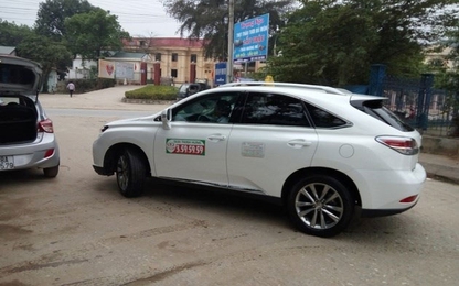 Lexus 3 tỷ đồng chạy taxi ở Phú Thọ