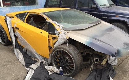 Xót xa hình ảnh Lamborghini Gallardo bị "mổ xẻ" tại Hà Nội