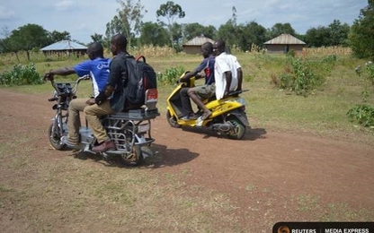 Sinh viên Kenya sáng chế ra xe ôm năng lượng mặt trời