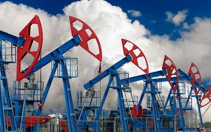Giá dầu bật tăng vì USD mạnh lên