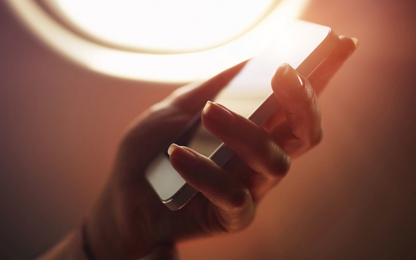 Có nên chuyển smartphone sang chế độ máy bay khi đang bay?