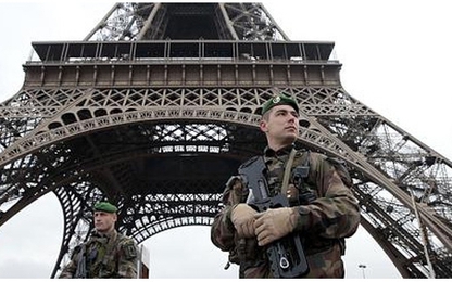 Châu Âu nghiêng ngả vì chia rẽ, khủng bố và binh biến