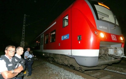 Cảnh sát Đức bắn chết thiếu niên tấn công bằng dao trên tàu hỏa