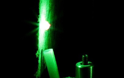 Laser giúp xử lý chất thải hạt nhân và dọn rác vũ trụ