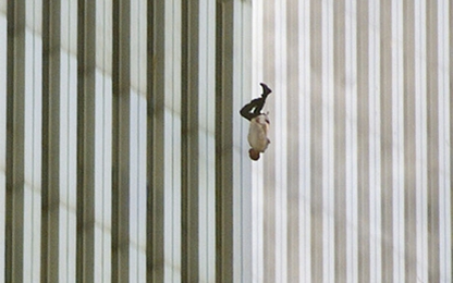 Bức ảnh người đàn ông nhảy lầu trong thảm kịch 11/9 ám ảnh người xem
