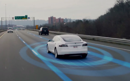 Xe điện Tesla tiến gần hơn tự lái sau bản cập nhật phần mềm mới