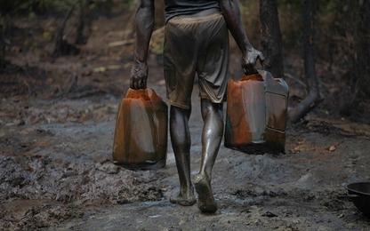 Nigeria mất 17 tỉ USD giá trị dầu thô vì tham nhũng