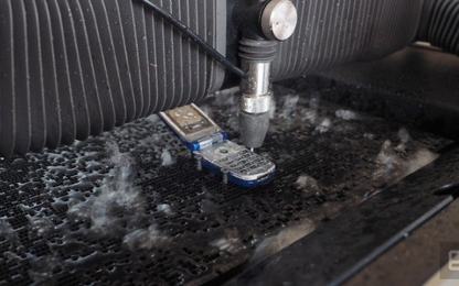 Máy phun tia nước cỡ nhỏ có thể cắt đứt cả sắt thép