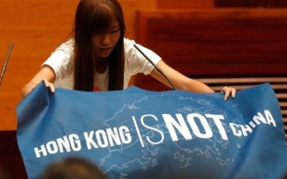 Nghị sỹ Hồng Kông phản đối Trung Quốc khi tuyên thệ