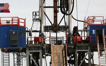 Giá dầu “bốc hơi” 2% vì nghi ngại thỏa thuận của OPEC