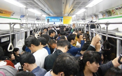 Người Nhật không sử dụng điện thoại khi tham gia giao thông công cộng