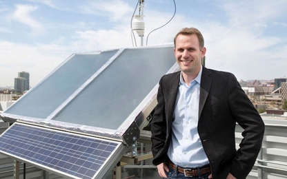 Startup tạo ra hệ thống năng lượng Mặt Trời hút được nước từ không khí