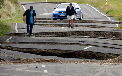 Động đất "xẻ nát" đường ở New Zealand