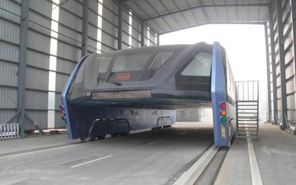 "Xe buýt bay" Trung Quốc đắp chiếu hai tháng do cạn tiền