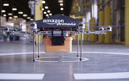 Amazon hoàn tất chuyến giao hàng đầu tiên bằng drone