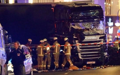 Xe tải lao vào chợ Giáng sinh ở Đức, 12 người chết