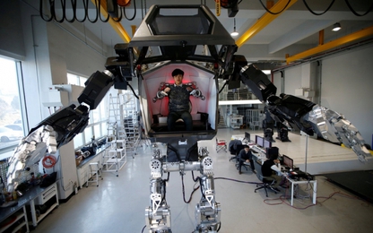Robot có người lái cao 4 mét,cử động linh hoạt, giá 8,3 triệu USD