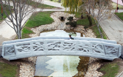 Cầu đi bộ tạo ra bằng in 3D đầu tiên trên thế giới tại Madrid