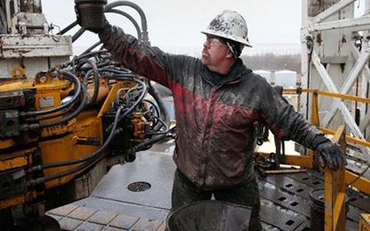 Giá dầu “bất động” trước tin trữ lượng của Mỹ chạm đỉnh kỷ lục