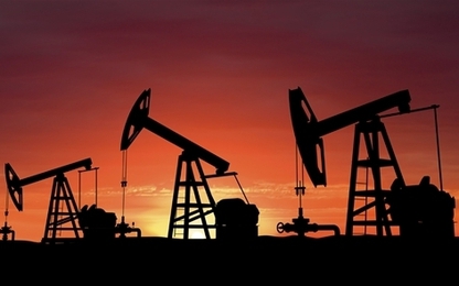 Giá dầu giảm nhẹ do lượng tồn kho của Mỹ vượt dự kiến