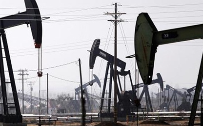 Giá dầu giảm 5% xuống đáy 3 tháng